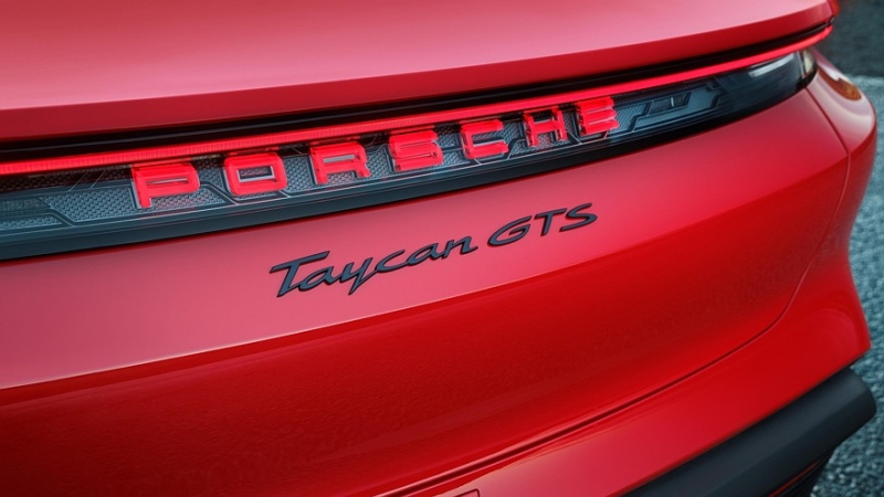 Обновлённые Porsche Taycan GTS и Taycan 4: гамма ширится, а продажи падают